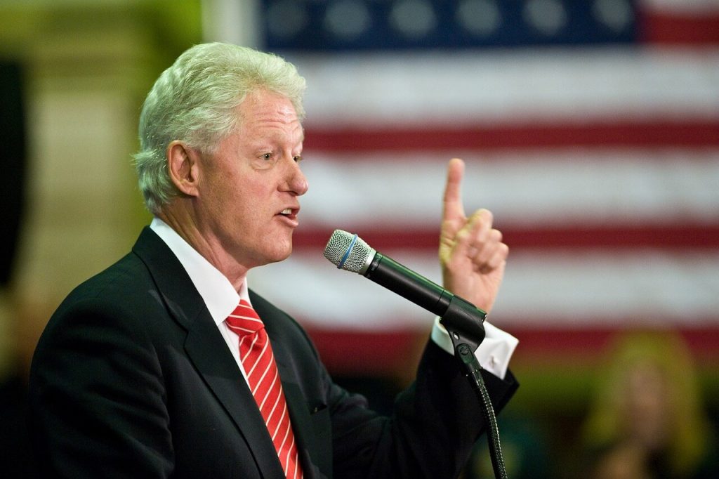 Una fotografía del ex presidente Bill Clinton, conocido por su mandato como 42º presidente de los Estados Unidos